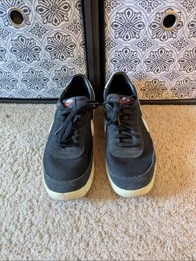 Nike Men's Black Low-Top Casual Sneakers